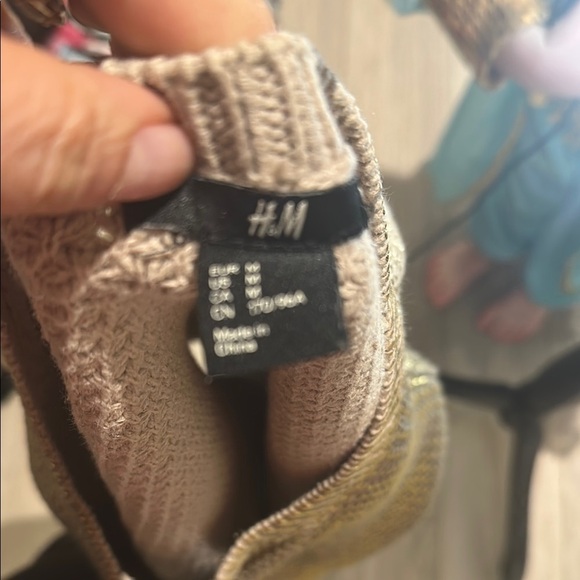 H&M Cream Crew Neck Sweater with Textured Knit and Relaxed Fit - Picture 7 of 7